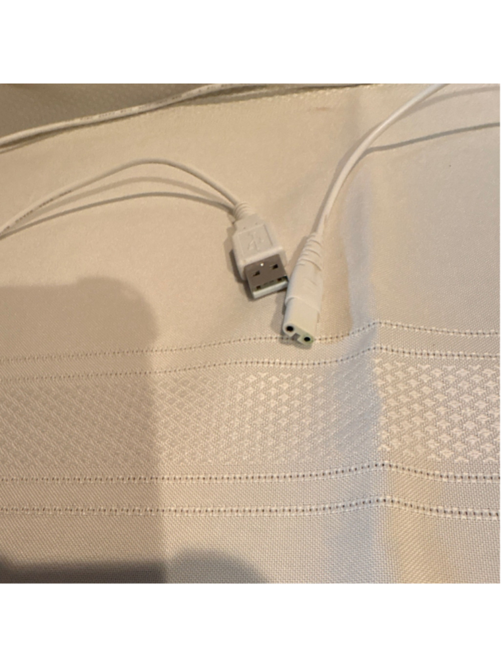 White USB 2.0 to Dual 3.5mm Female Adapter Cable, Audio Splitter, 1:2 Connection